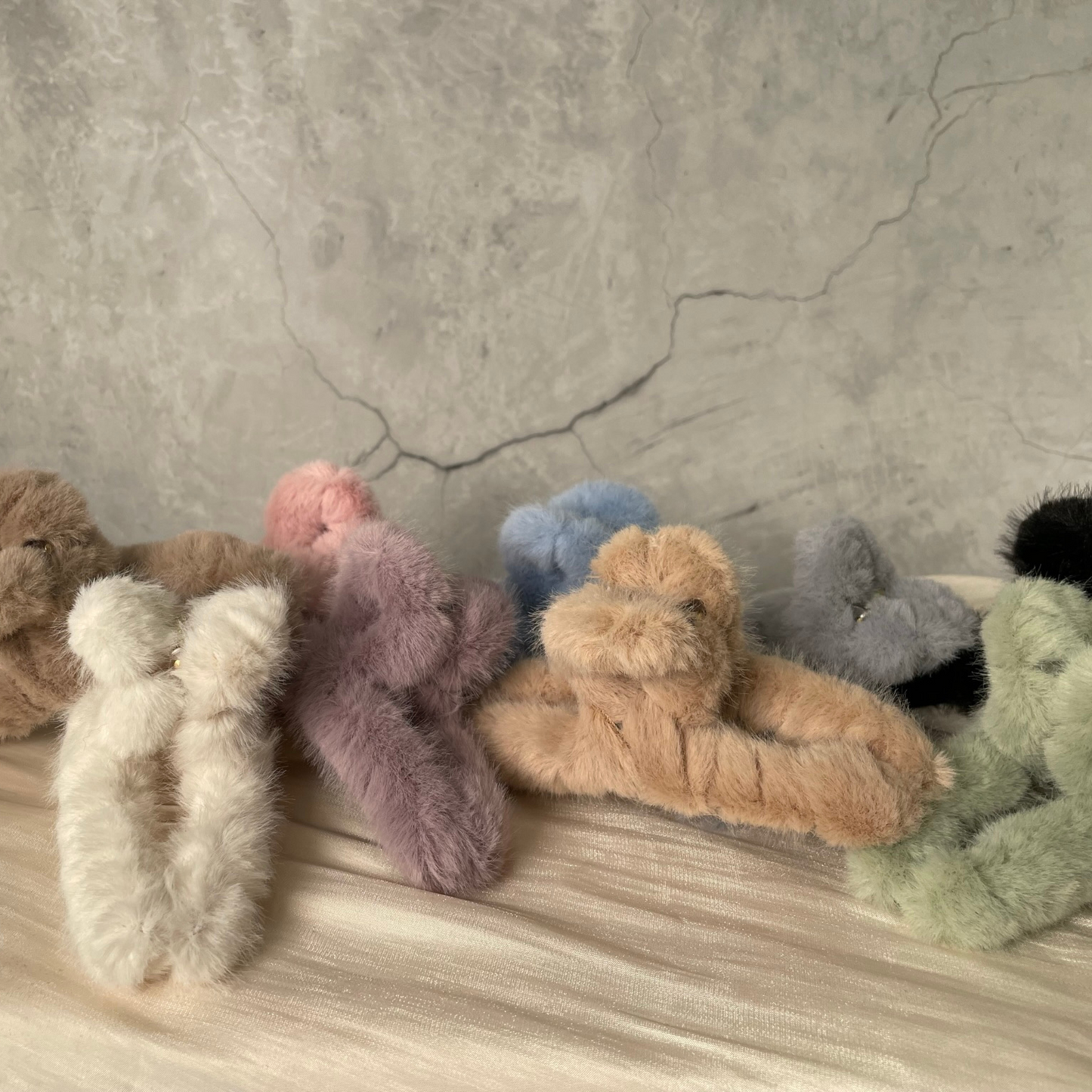 Fluffy Claw Clip (large)